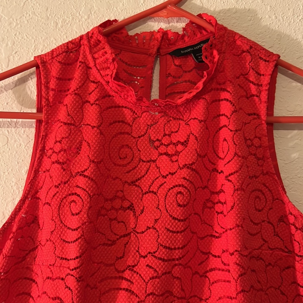 Banana Republic sleeveless lacy shell top - Picture 2 of 10